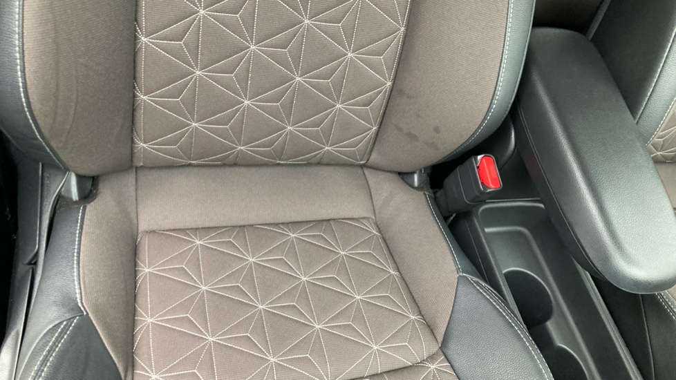 Toyota Yaris Cross 1.5 Hybrid Excel 5dr CVT Hybrid Estate - Image 14
