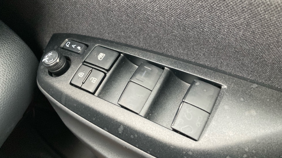 Toyota Yaris Cross 1.5 Hybrid Excel 5dr CVT Hybrid Estate - Image 30