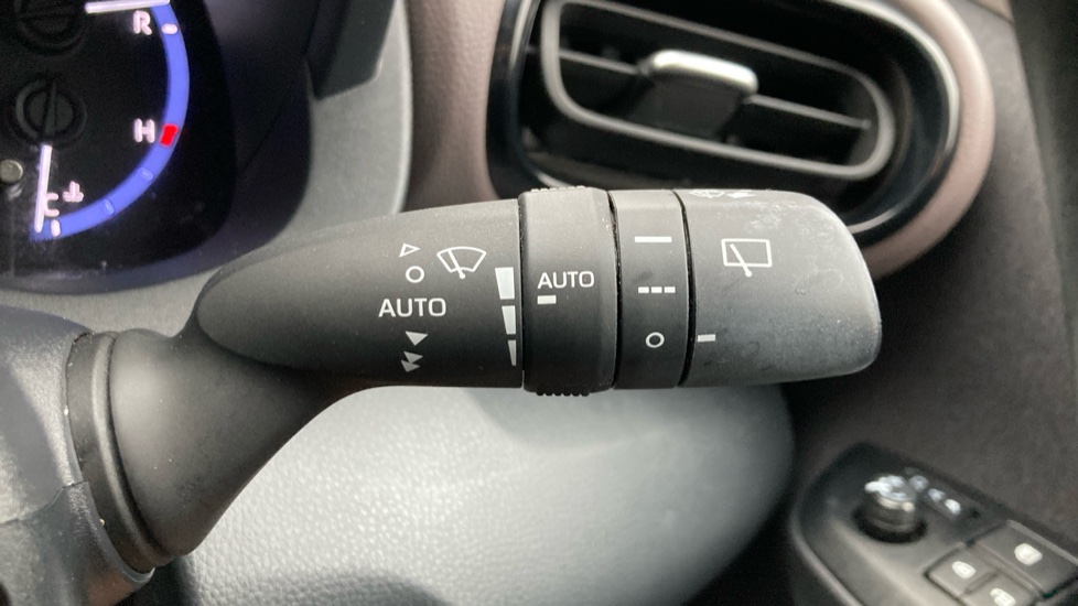 Toyota Yaris Cross 1.5 Hybrid Excel 5dr CVT Hybrid Estate - Image 32