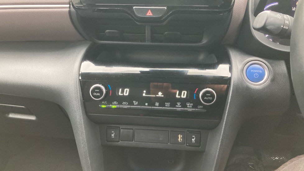 Toyota Yaris Cross 1.5 Hybrid Excel 5dr CVT Hybrid Estate - Image 33
