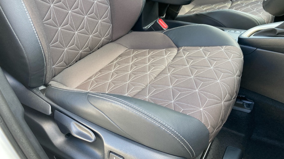 Toyota Yaris Cross 1.5 Hybrid Excel 5dr CVT Hybrid Estate - Image 17