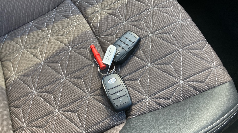 Toyota Yaris Cross 1.5 Hybrid Excel 5dr CVT Hybrid Estate - Image 28