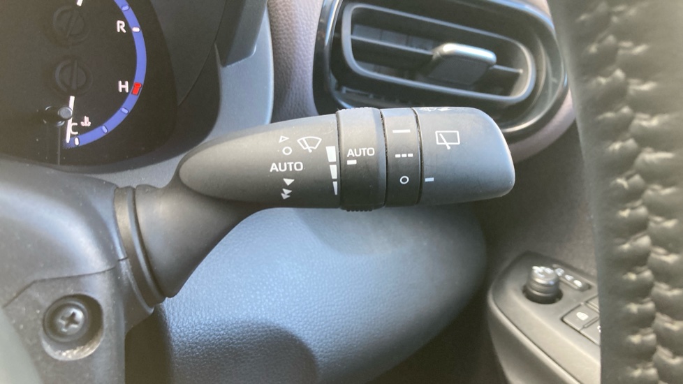 Toyota Yaris Cross 1.5 Hybrid Excel 5dr CVT Hybrid Estate - Image 33