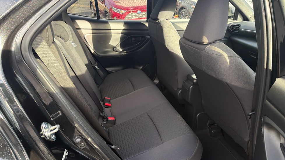 Toyota Yaris Cross 1.5 Hybrid Design 5dr CVT Hybrid Estate - Image 8