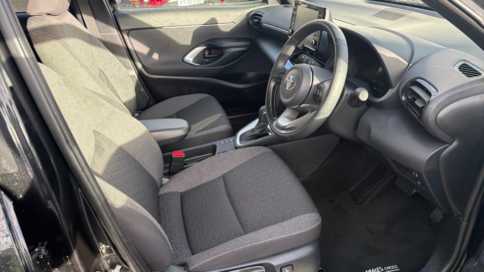 Toyota Yaris Cross 1.5 Hybrid Design 5dr CVT Hybrid Estate - Image 12