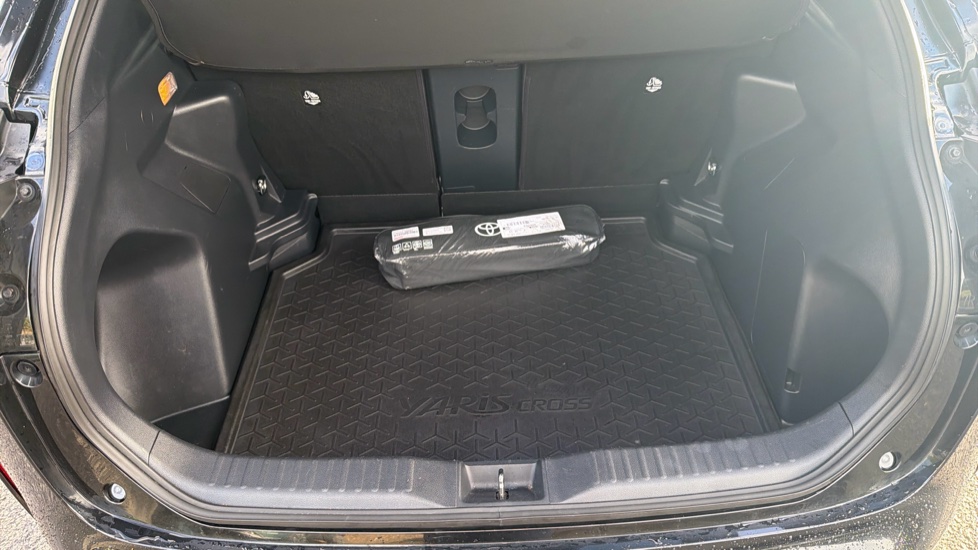 Toyota Yaris Cross 1.5 Hybrid Design 5dr CVT Hybrid Estate - Image 13