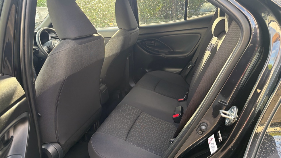 Toyota Yaris Cross 1.5 Hybrid Design 5dr CVT Hybrid Estate - Image 15