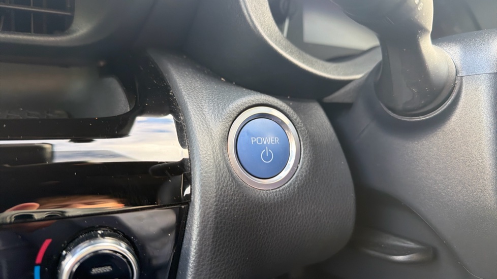 Toyota Yaris Cross 1.5 Hybrid Design 5dr CVT Hybrid Estate - Image 16