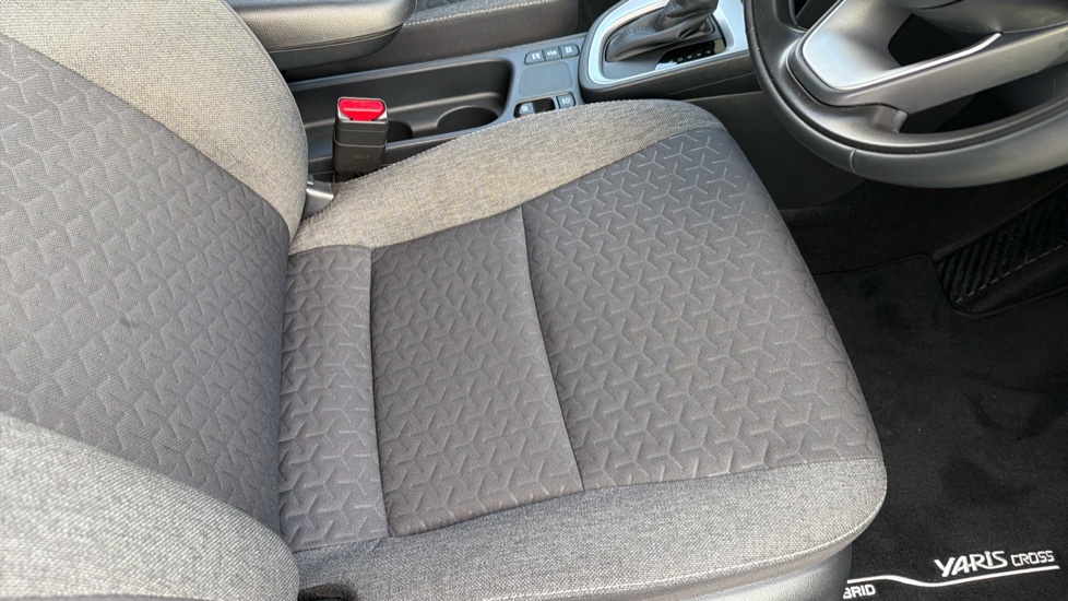 Toyota Yaris Cross 1.5 Hybrid Design 5dr CVT Hybrid Estate - Image 17
