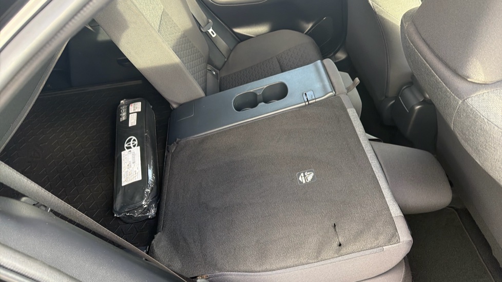 Toyota Yaris Cross 1.5 Hybrid Design 5dr CVT Hybrid Estate - Image 18