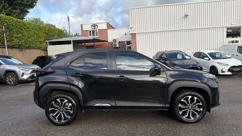 Toyota Yaris Cross 1.5 Hybrid Design 5dr CVT Hybrid Estate - Image 23