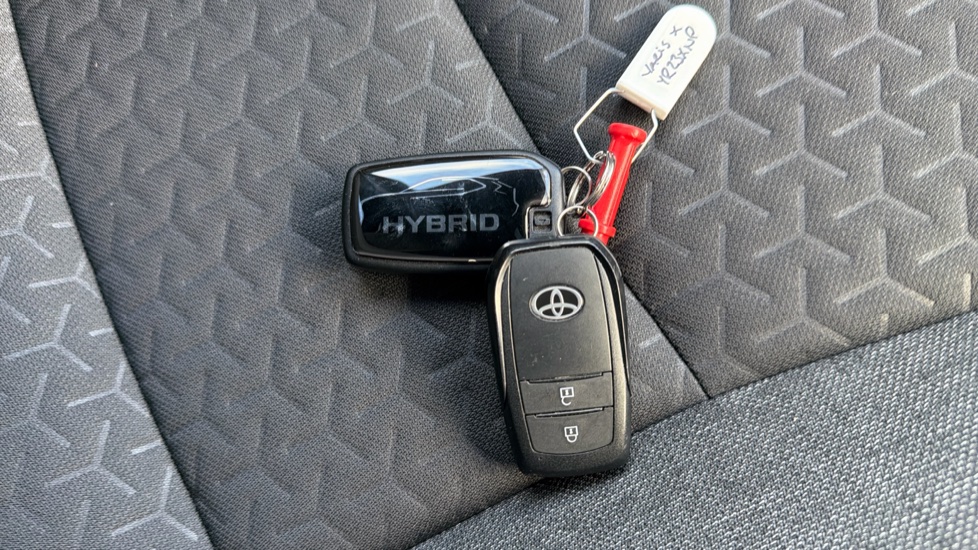 Toyota Yaris Cross 1.5 Hybrid Design 5dr CVT Hybrid Estate - Image 28