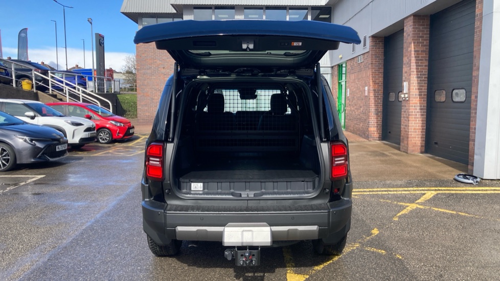 Toyota Land Cruiser Diesel 2.8D 48V 205 Commercial Auto - Image 14