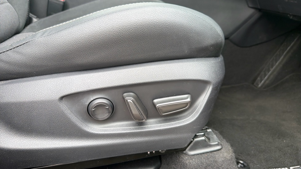 Toyota C-HR 1.8 Hybrid Excel 5dr CVT Hybrid Hatchback - Image 29