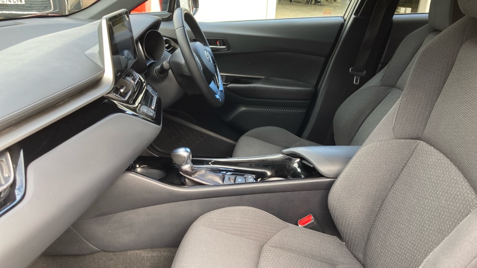 Toyota C-HR 1.8 Hybrid Design 5dr CVT Hybrid Hatchback - Image 5