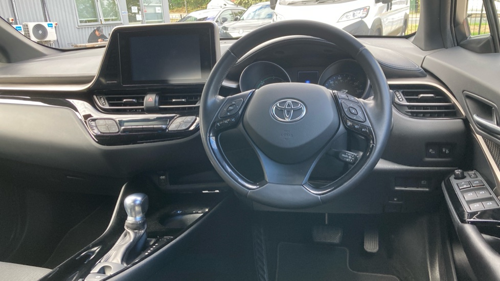 Toyota C-HR 1.8 Hybrid Design 5dr CVT Hybrid Hatchback - Image 6