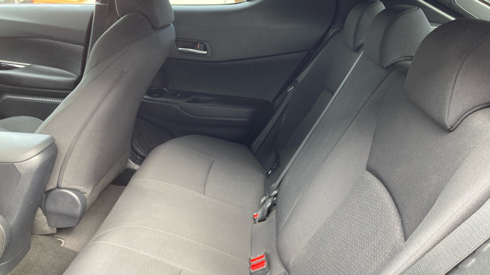 Toyota C-HR 1.8 Hybrid Design 5dr CVT Hybrid Hatchback - Image 15