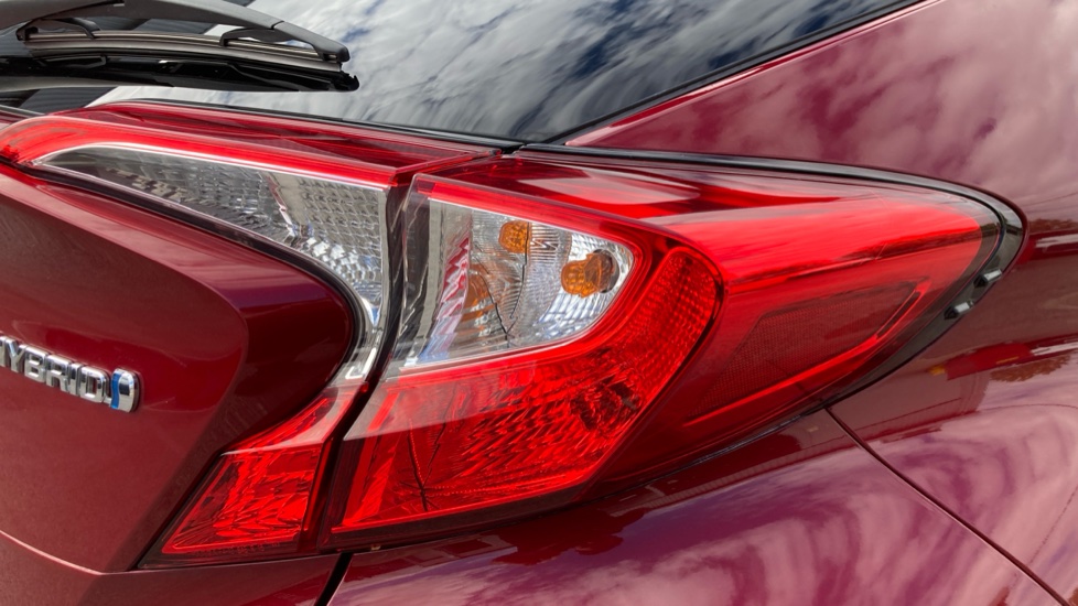 Toyota C-HR 1.8 Hybrid Design 5dr CVT Hybrid Hatchback - Image 21