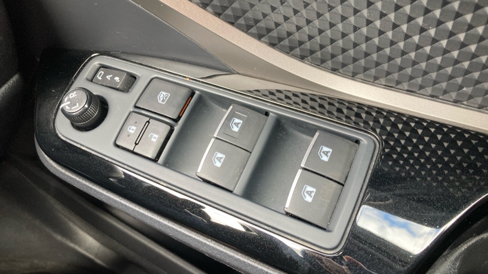 Toyota C-HR 1.8 Hybrid Design 5dr CVT Hybrid Hatchback - Image 31