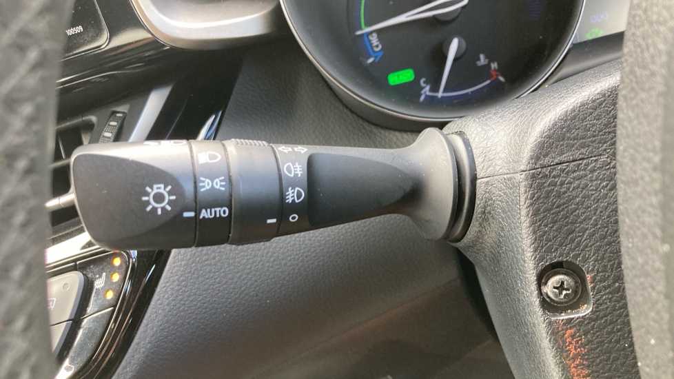 Toyota C-HR 1.8 Hybrid Design 5dr CVT Hybrid Hatchback - Image 32
