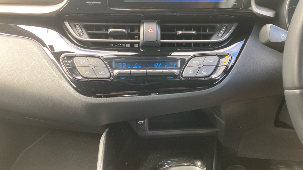 Toyota C-HR 1.8 Hybrid Design 5dr CVT Hybrid Hatchback - Image 34