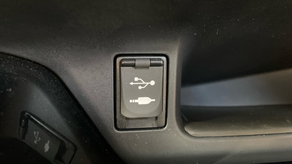 Toyota C-HR 1.8 Hybrid Design 5dr CVT Hybrid Hatchback - Image 35