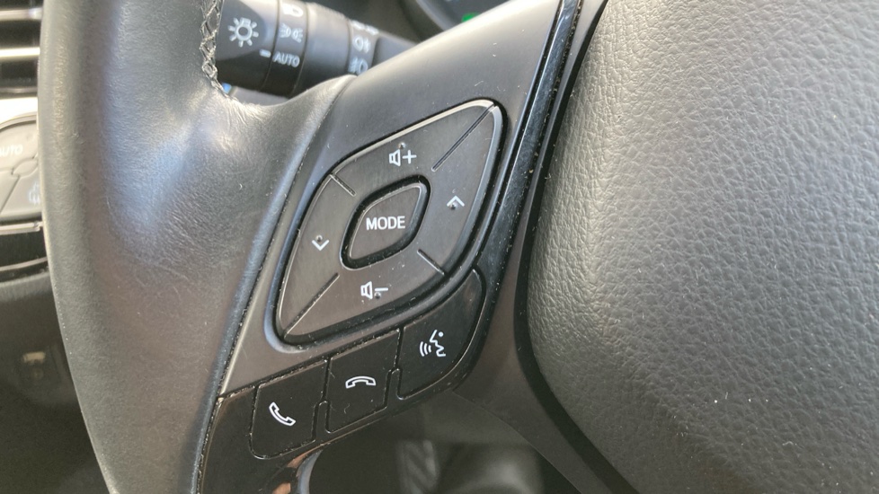 Toyota C-HR 1.8 Hybrid Design 5dr CVT Hybrid Hatchback - Image 38