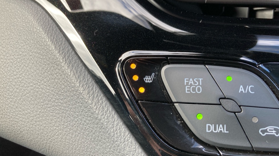 Toyota C-HR 1.8 Hybrid Design 5dr CVT Hybrid Hatchback - Image 39