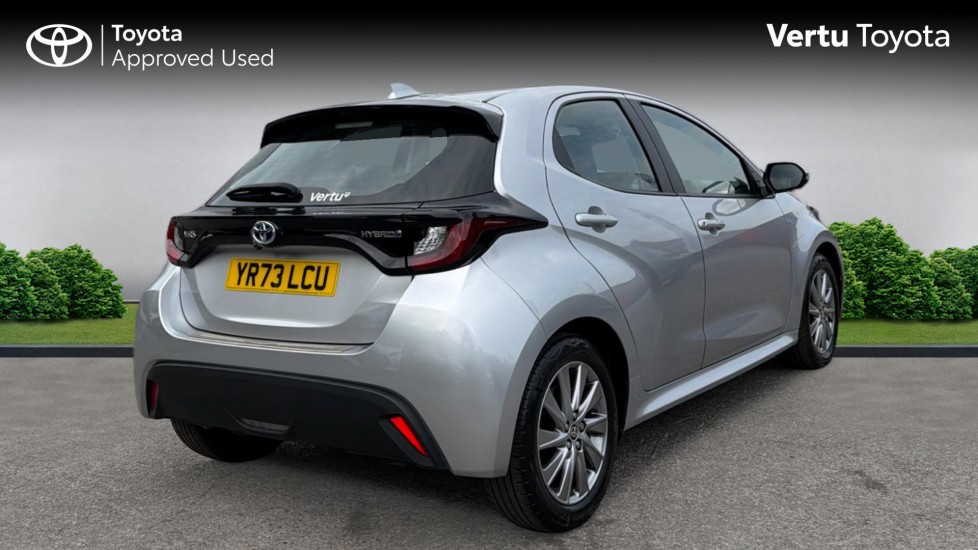 Toyota Yaris 1.5 Hybrid Icon 5dr CVT Hybrid Hatchback - Image 2