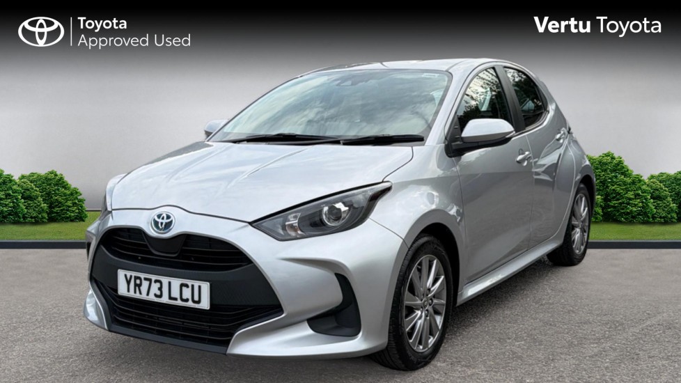 Toyota Yaris 1.5 Hybrid Icon 5dr CVT Hybrid Hatchback - Image 3