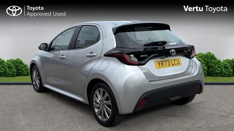 Toyota Yaris 1.5 Hybrid Icon 5dr CVT Hybrid Hatchback - Image 4