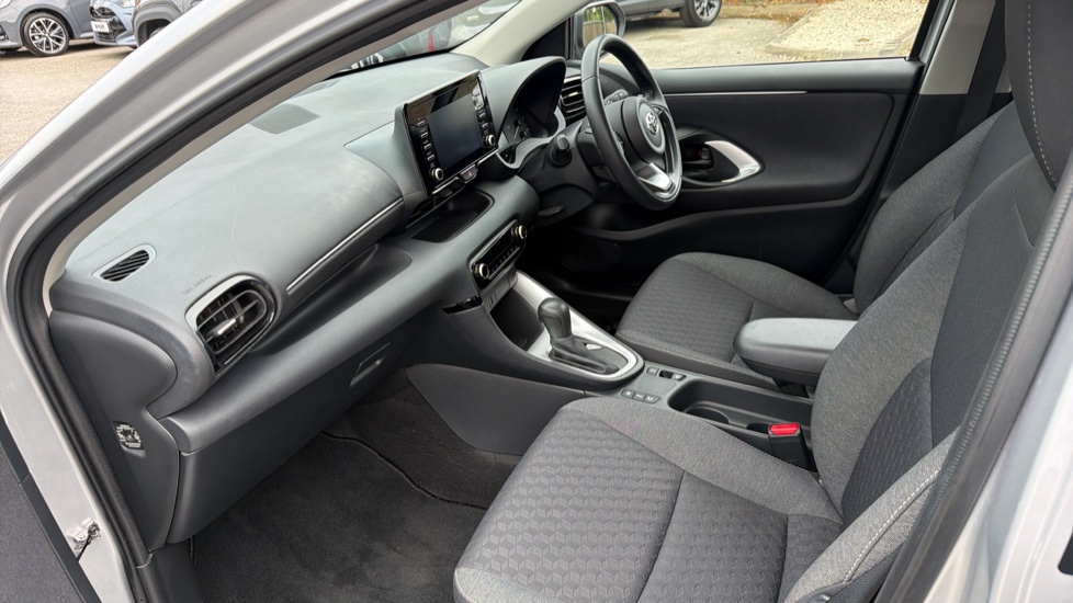 Toyota Yaris 1.5 Hybrid Icon 5dr CVT Hybrid Hatchback - Image 5