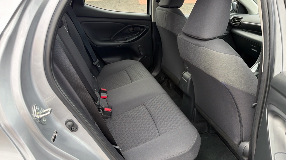Toyota Yaris 1.5 Hybrid Icon 5dr CVT Hybrid Hatchback - Image 8