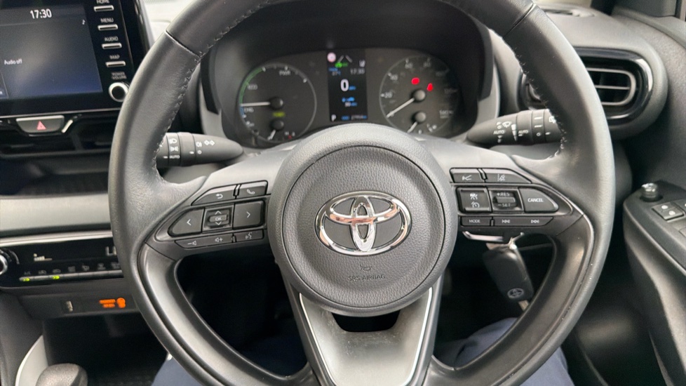 Toyota Yaris 1.5 Hybrid Icon 5dr CVT Hybrid Hatchback - Image 10