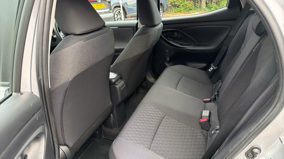 Toyota Yaris 1.5 Hybrid Icon 5dr CVT Hybrid Hatchback - Image 15