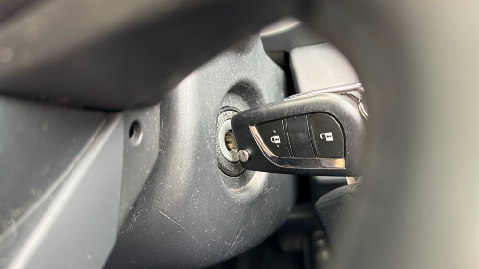 Toyota Yaris 1.5 Hybrid Icon 5dr CVT Hybrid Hatchback - Image 16