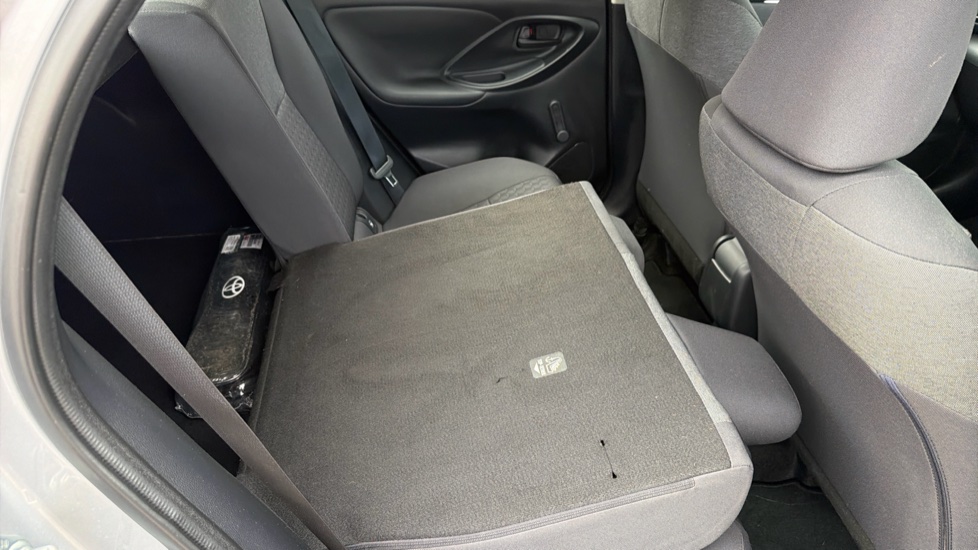 Toyota Yaris 1.5 Hybrid Icon 5dr CVT Hybrid Hatchback - Image 18
