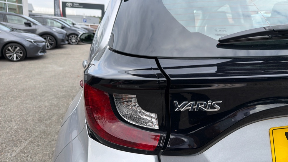 Toyota Yaris 1.5 Hybrid Icon 5dr CVT Hybrid Hatchback - Image 21