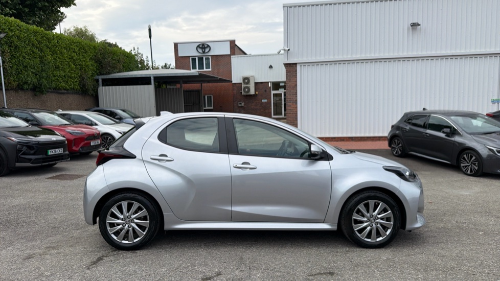 Toyota Yaris 1.5 Hybrid Icon 5dr CVT Hybrid Hatchback - Image 23