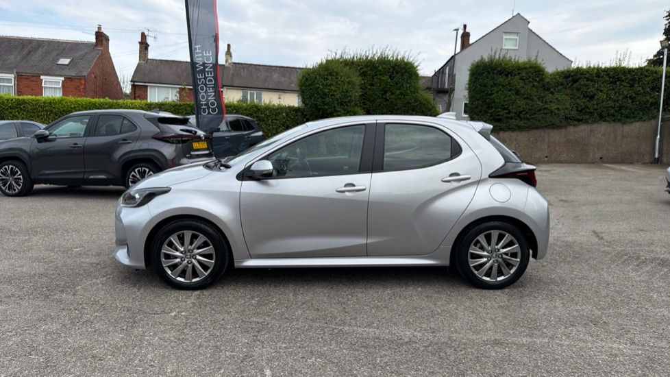 Toyota Yaris 1.5 Hybrid Icon 5dr CVT Hybrid Hatchback - Image 24