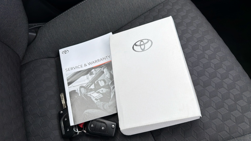 Toyota Yaris 1.5 Hybrid Icon 5dr CVT Hybrid Hatchback - Image 27