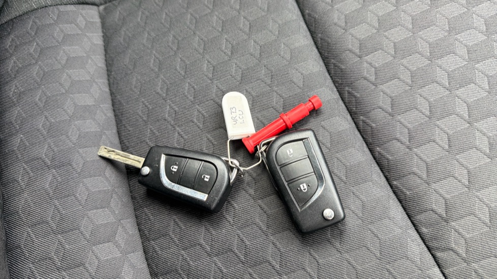 Toyota Yaris 1.5 Hybrid Icon 5dr CVT Hybrid Hatchback - Image 28