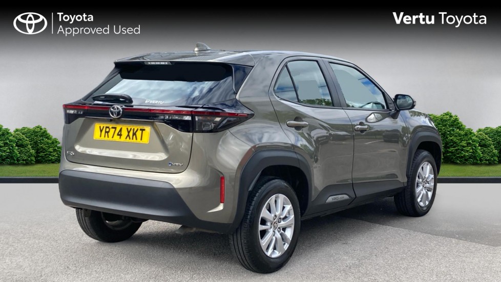 Toyota Yaris Cross 1.5 Hybrid Icon 5dr CVT Hybrid Estate - Image 2