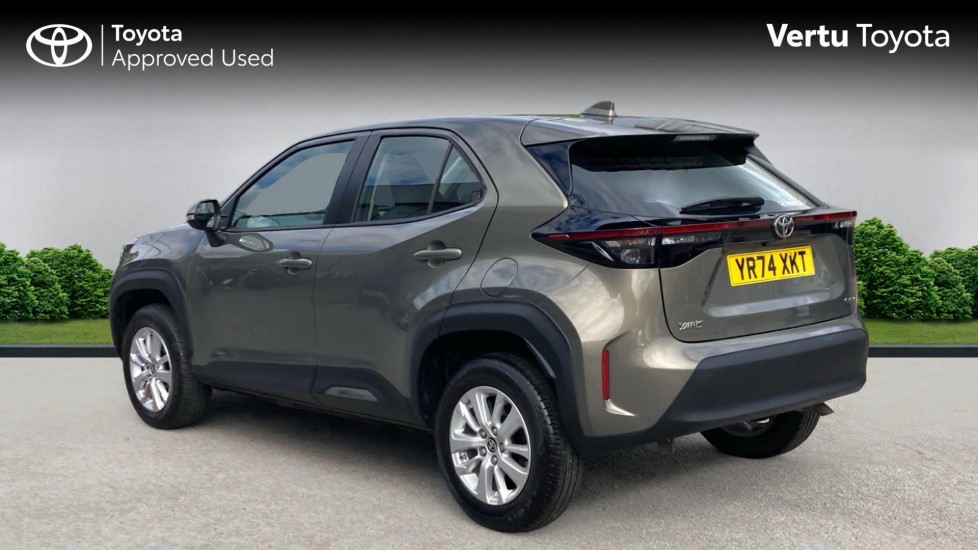 Toyota Yaris Cross 1.5 Hybrid Icon 5dr CVT Hybrid Estate - Image 4