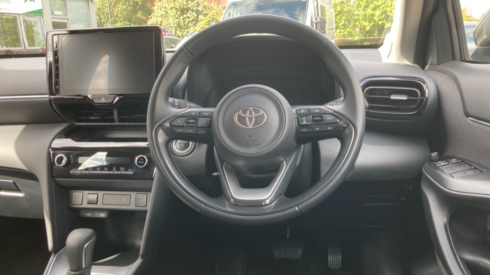 Toyota Yaris Cross 1.5 Hybrid Icon 5dr CVT Hybrid Estate - Image 7