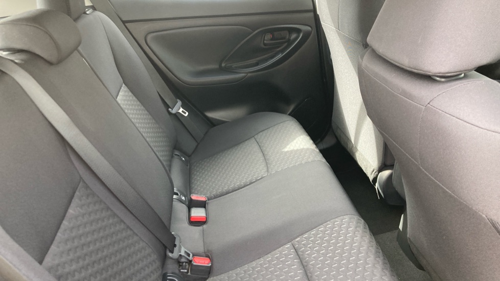Toyota Yaris Cross 1.5 Hybrid Icon 5dr CVT Hybrid Estate - Image 8