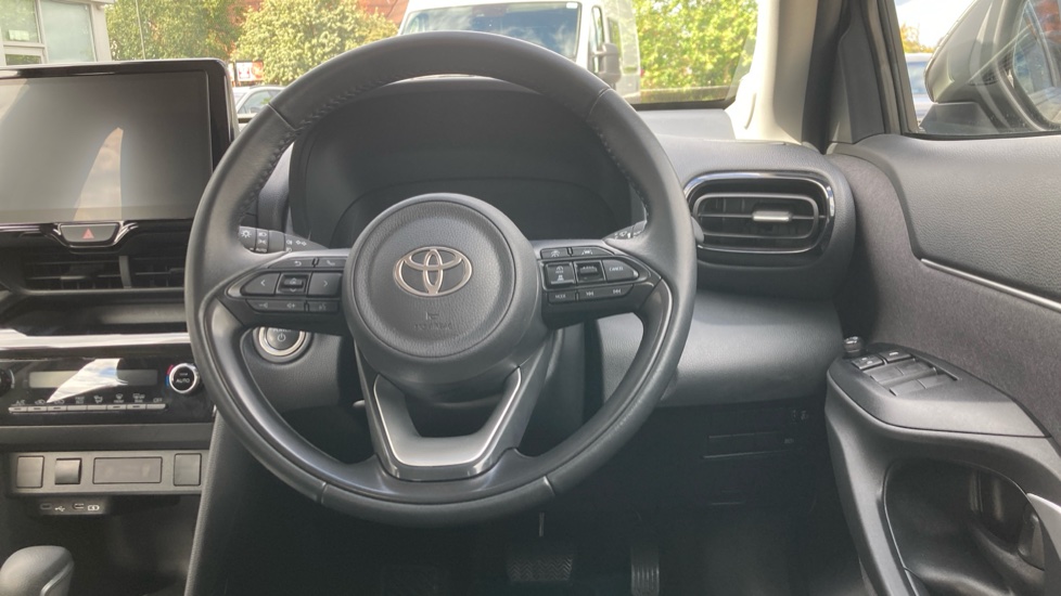 Toyota Yaris Cross 1.5 Hybrid Icon 5dr CVT Hybrid Estate - Image 10