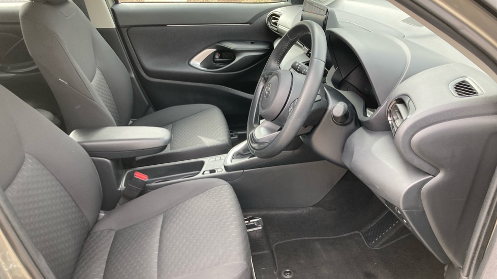 Toyota Yaris Cross 1.5 Hybrid Icon 5dr CVT Hybrid Estate - Image 12