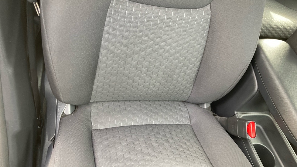 Toyota Yaris Cross 1.5 Hybrid Icon 5dr CVT Hybrid Estate - Image 14