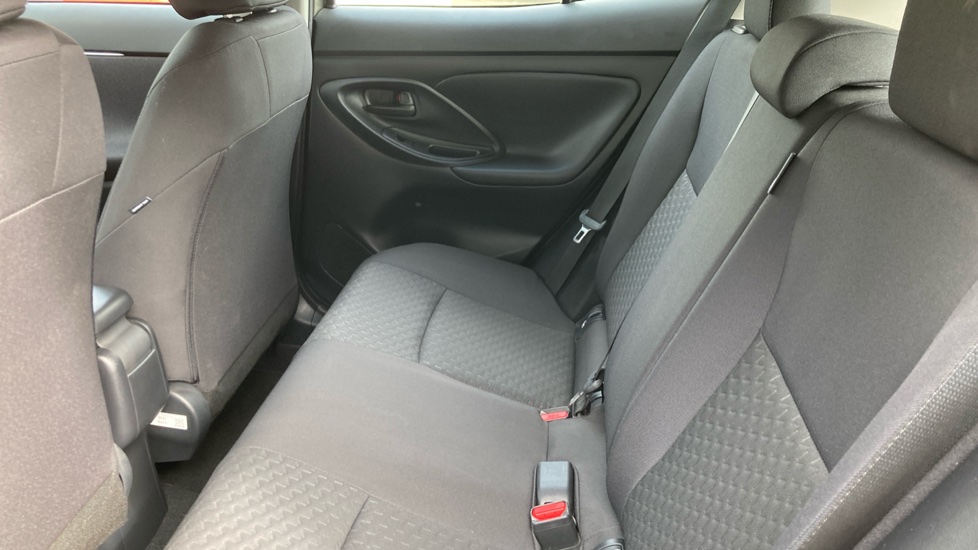 Toyota Yaris Cross 1.5 Hybrid Icon 5dr CVT Hybrid Estate - Image 15
